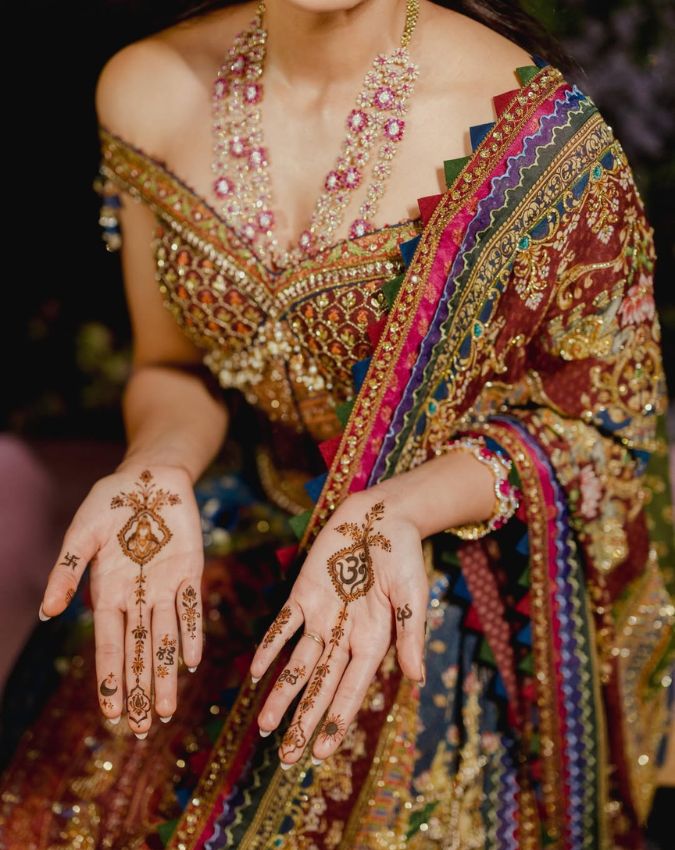 rashmika mandanna vijay deverakonda mehendi ceremony photos -1-2-3-4-5