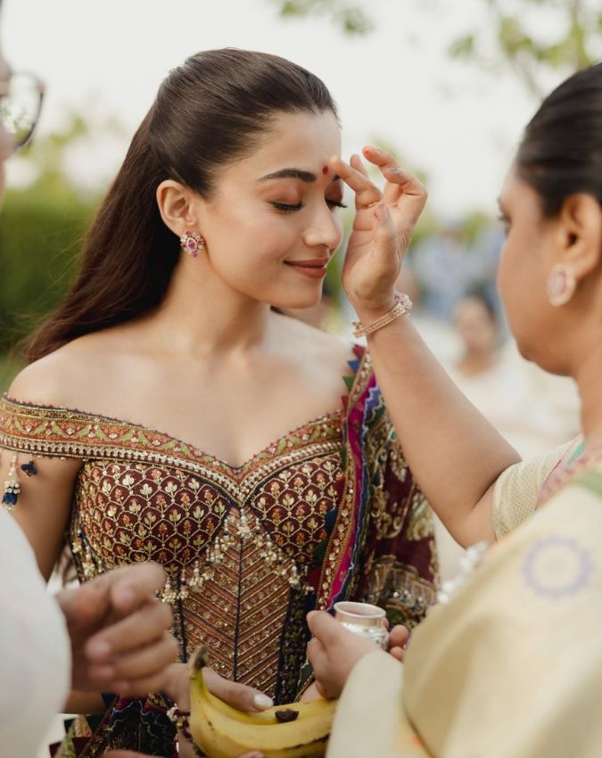 rashmika mandanna vijay deverakonda mehendi ceremony photos -1-2-3-4