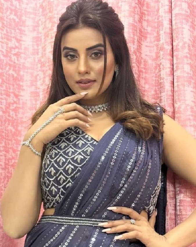 Amrapali Dubey-Akshara Singh-1-2