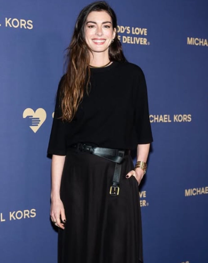 Anne Hathaway-1-2-3-4-5