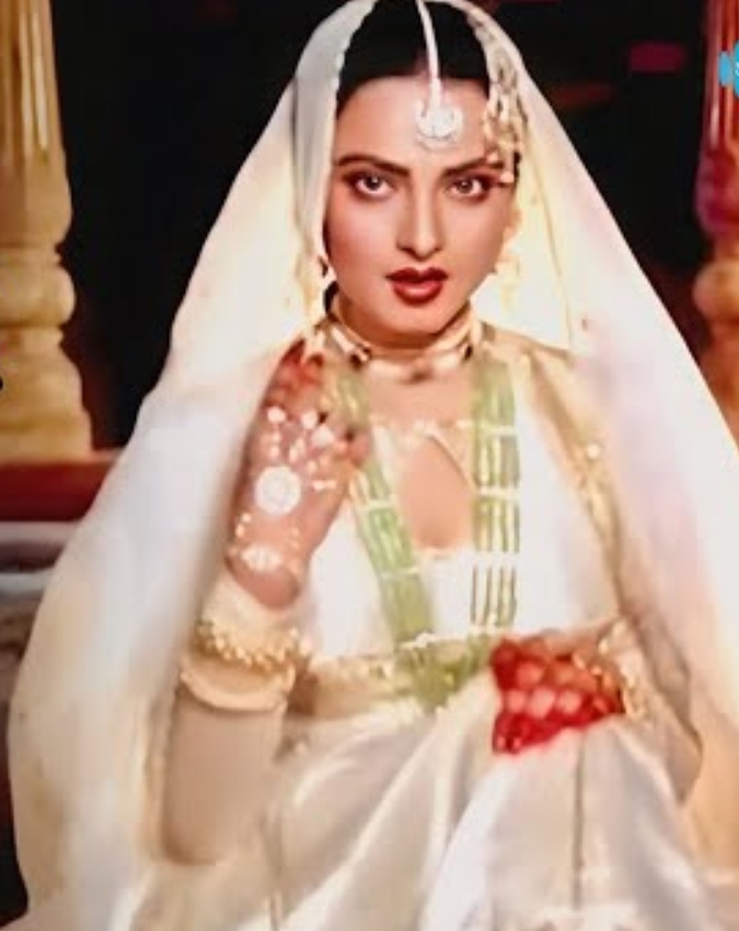 Asha Bhosle-1-2-3-4-5-6-7-8-9