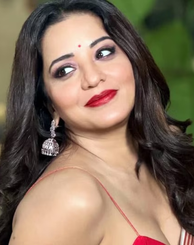 Amrapali Dubey-Akshara Singh-1-2-3-4