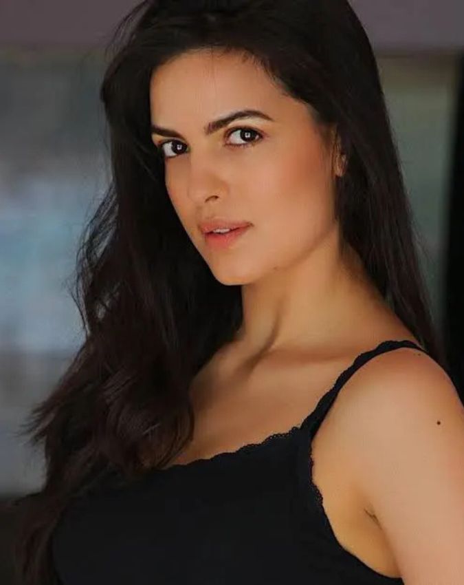 ACTRESSES GOT PREGNANT BEFORE MARRIAGE-1-2-3