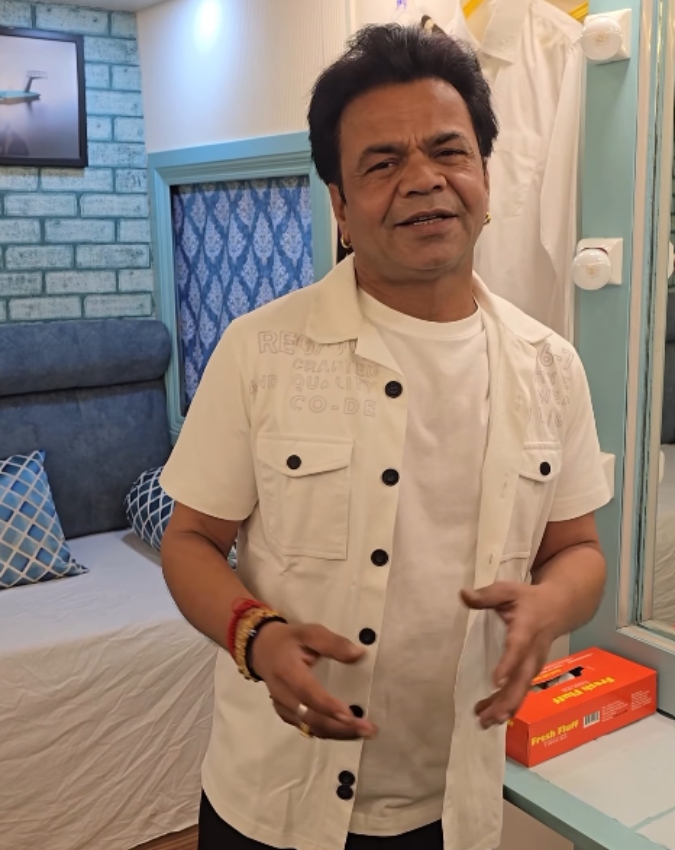 Rajpal Yadav With His Father-1-2-3-4-5-6