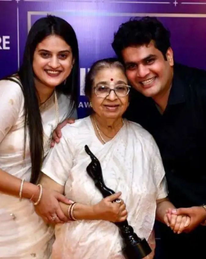 Usha Mangeshkar-1-2-3-4-5-6