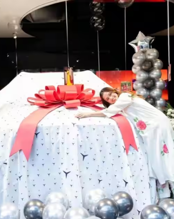 Young Actress Buys Luxury Mercedes Car -1-2-3-4