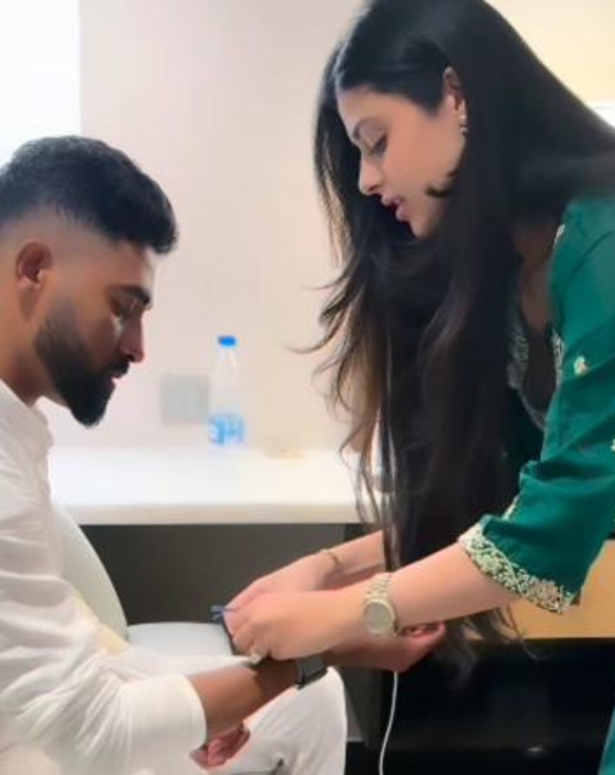 Zanai Bhosle-Mohammed Siraj (5) Zanai Bhosle-Mohammed Siraj (5)-1-2-3-4-5