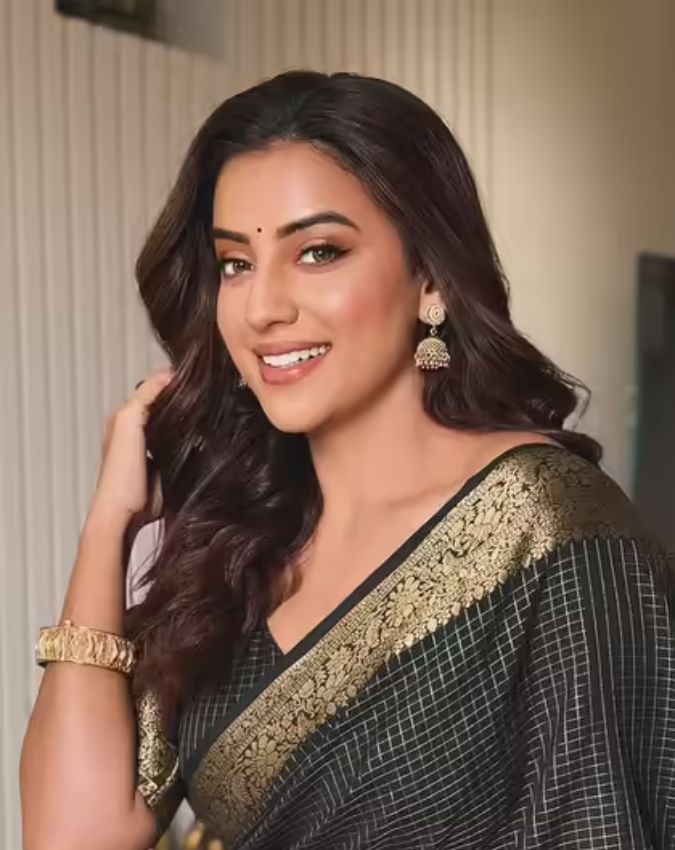 AKSHARA SINGH ON PAWAN SINGH-1-2-3-4-5