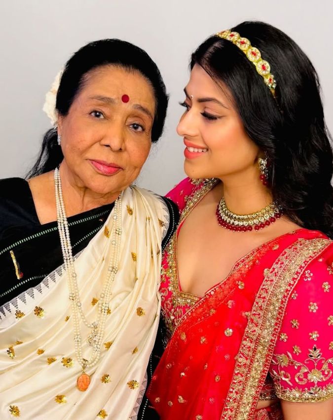 Asha Bhosle Family-1-2-3-4-5-6