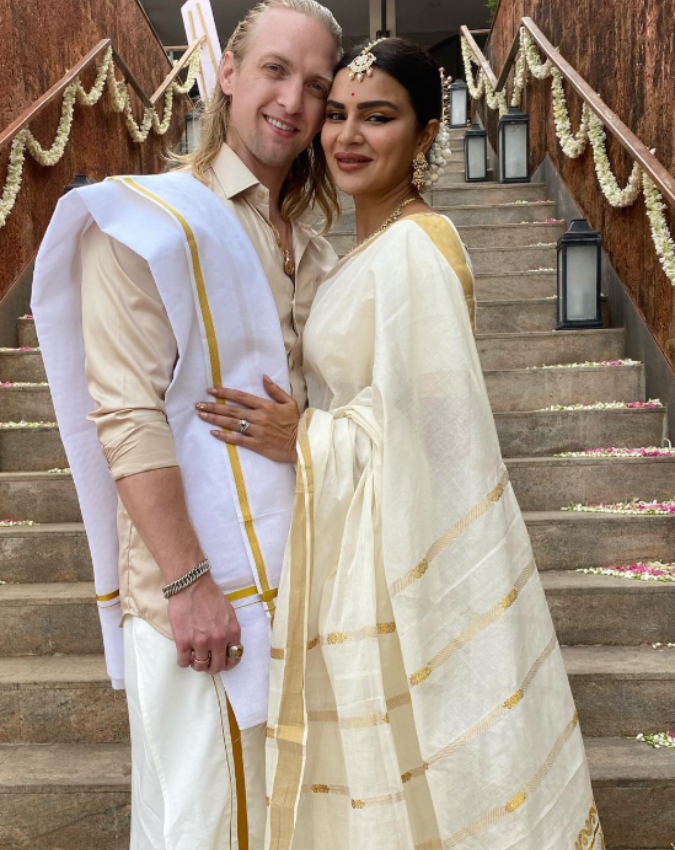 Aashka Goradia-1-2-3-4-5