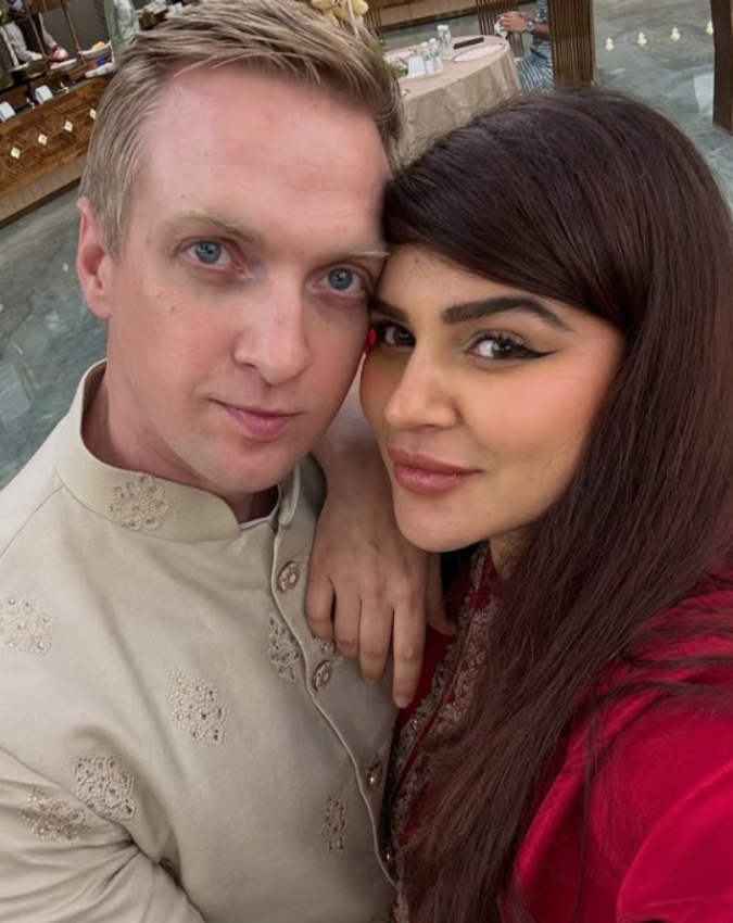 Aashka Goradia-1-2