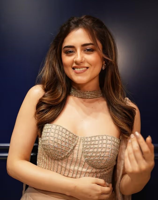 Riddhi Dogra-1-2-3-4-5-6