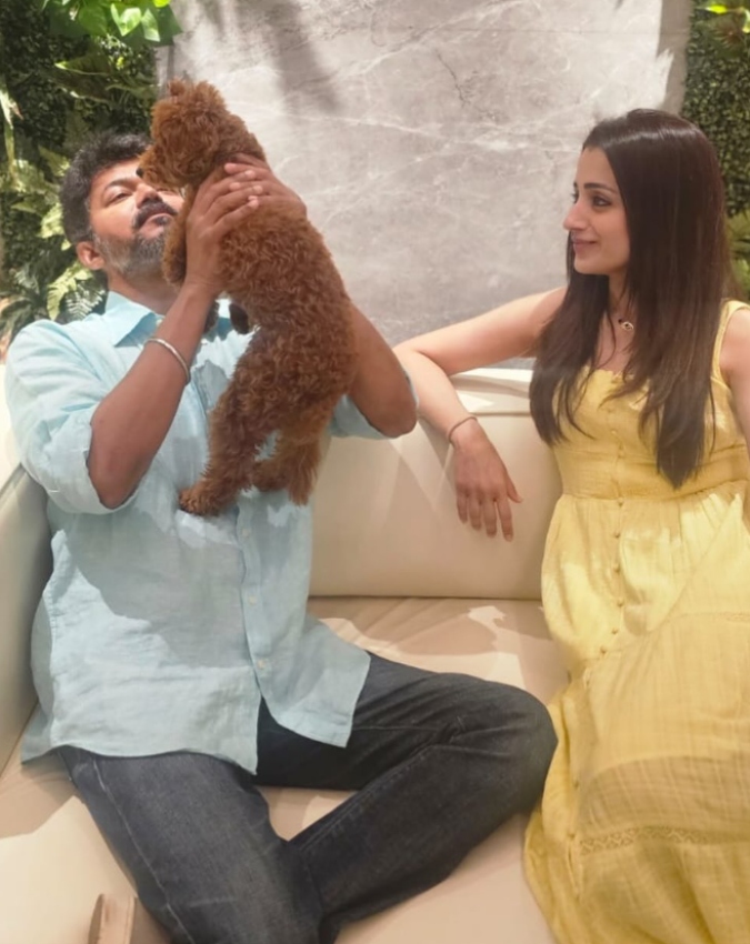Thalapathy Vijay-Trisha Krishnan And Sangeetha Sornalingam With Childrens-1-2-3-4-5-6-7