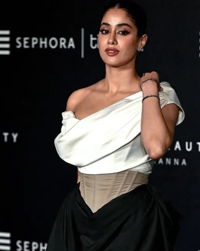 Janhvi Kapoor In Peddi-1-2-3-4-5-6