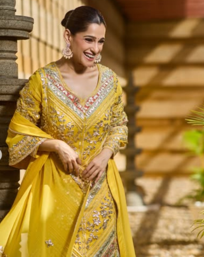 Priya Bapat-1-2-3-4