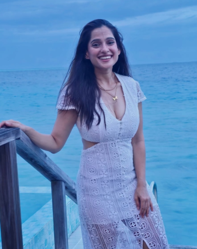 Priya Bapat-1-2-3-4-5-6