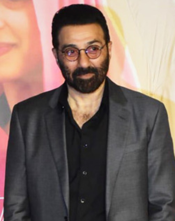 Sunny Deol-Suneel Darshan (3)-1-2-3-4-5