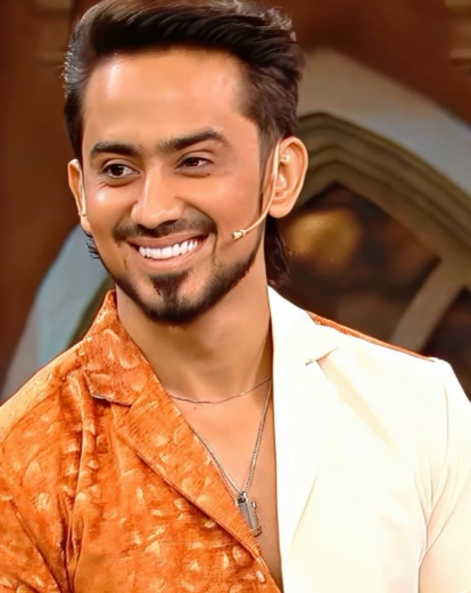 Urfi Javed-Adnaan Shaikh-1-2-3-4-5-6