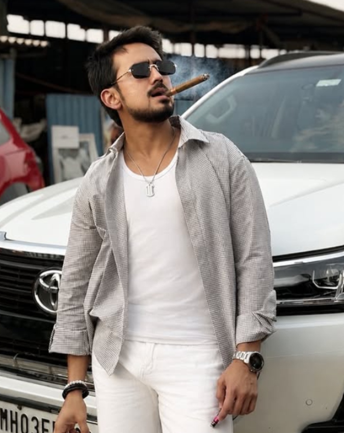 Urfi Javed-Adnaan Shaikh-1-2