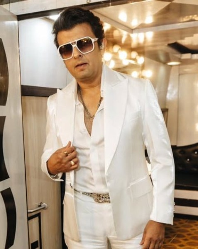 Sonu Nigam-Sonu Sood-1-2-3-4-5-6