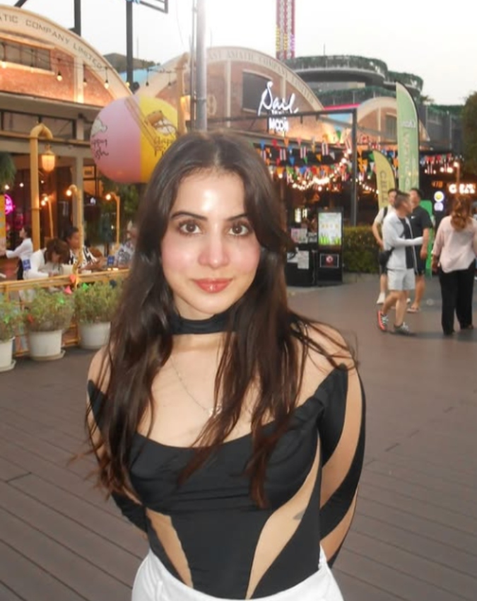 Urfi Javed-Adnaan Shaikh-1-2-3-4-5