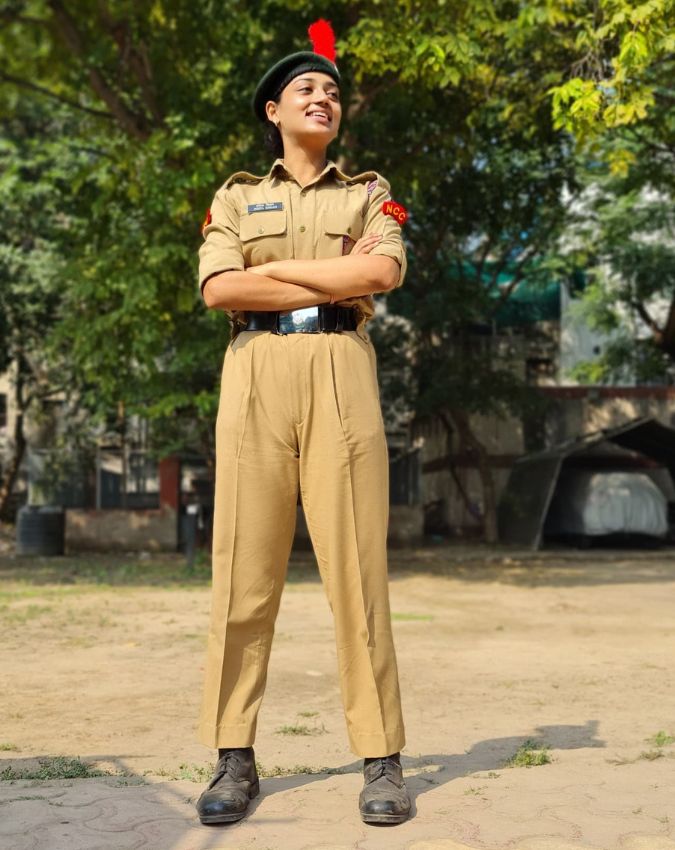 Ravi Kishan Daughter Ishita Shukla-1-2-3-4-5