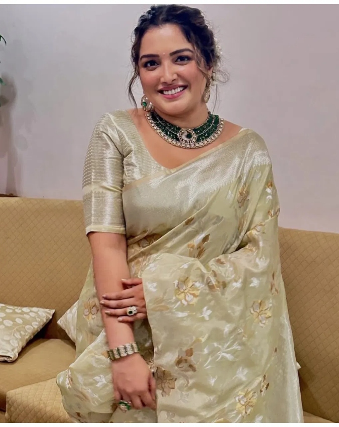 Amrapali Dubey-1-2-3-4-5-6